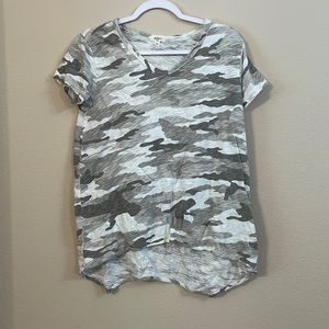 Grey Camo Dylan tshirt. Size small.